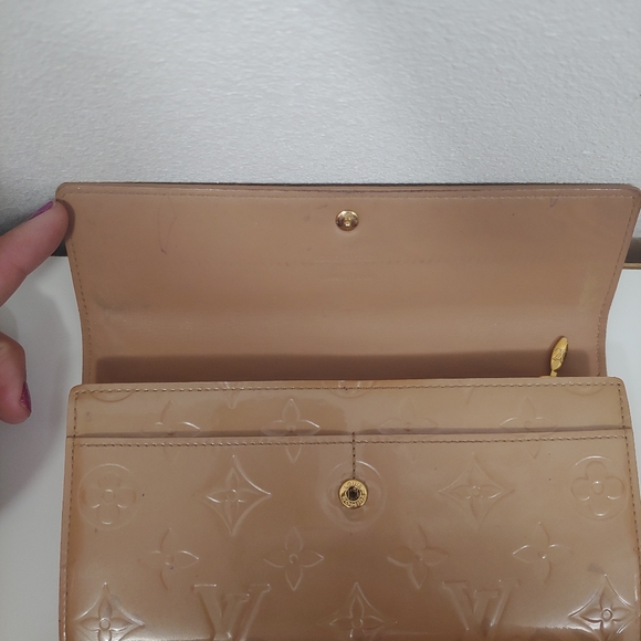 Used Louis Vuitton Monogram Vernis Patent Leather International Wallet - Picture 7 of 8
